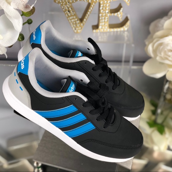 Adidas zapatos azul y gris Boys zapatilla tamaño 4 poshmark Adidas zapatos azul y gris Boys zapatilla tamaño 4 poshmark